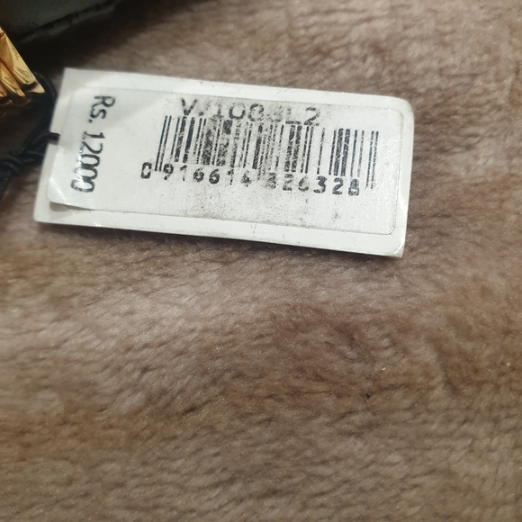 Authentic Guess women watch - Picture 2 of 6